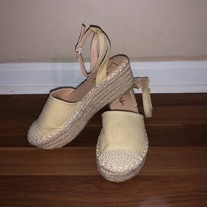 Lulu’s Janelle Black Flatform Espadrilles